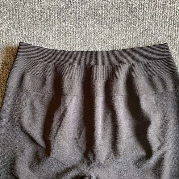 Aurola Women No Size Black Tight Workout Activewear Shorts with Booty Scrunch - Picture 2 of 10